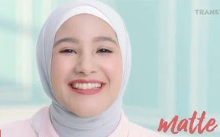 Nama Pemeran Iklan Wardah Long Lasting Lipstick Feel the Color