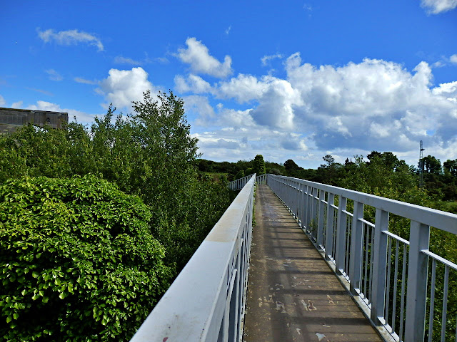 Footbridge on way to Spit Beach, Cornwall