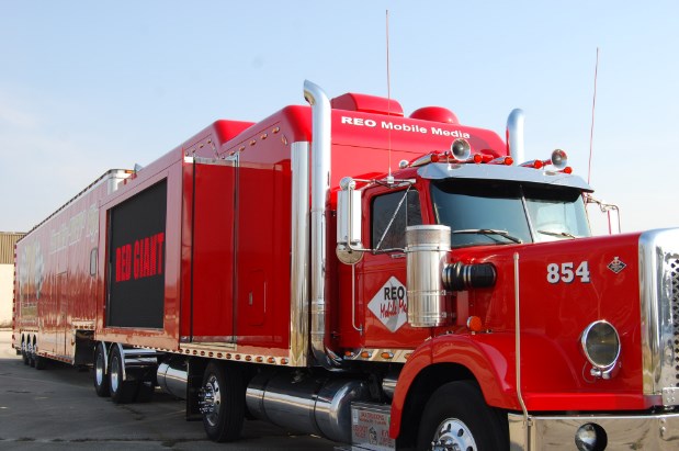 truk mobil gandeng merah ala amerika