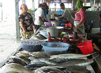 Pantai Depok, Menikmati Hidangan Ikan Laut Segar