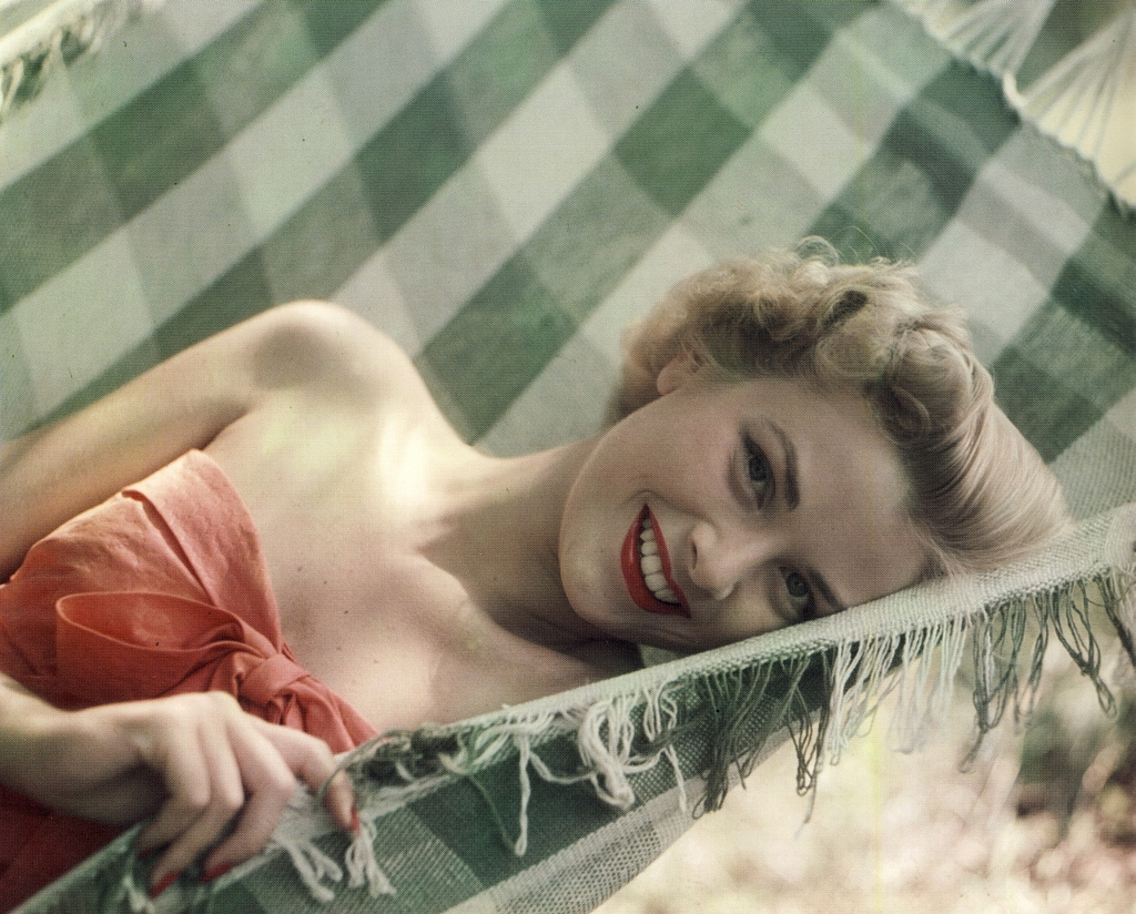 Beautiful Portrait Pictures of Grace Kelly in the 1950s 