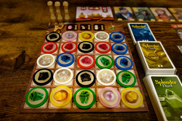 splendor duel board game 璀璨寶石 雙人版 桌遊 珠寶籌碼放在主板上可以供你選取