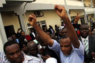 nnamdi kanu and supporters in abuja court