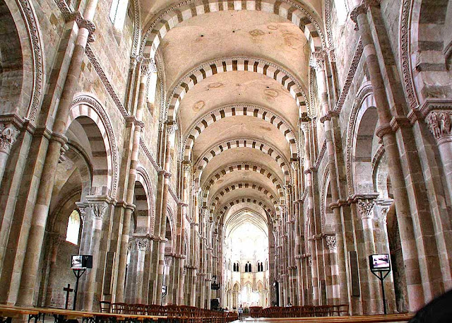 Resultado de imagen de nave central basílica de santa magdalena de vezelay