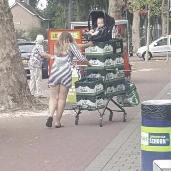 Typisch Frauen: Wie sie das Chaos meistern und dabei noch gut aussehen Ehemann, Frau, Komische Begebenheiten des Lebens | Die Kirche des heiligen Al Bundy 19. Mai 2023 7