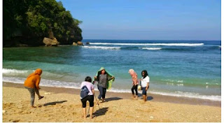 Pantai di Pulau Ngliyep Malang - Si Pantai Yang Bikin Ngantuk.