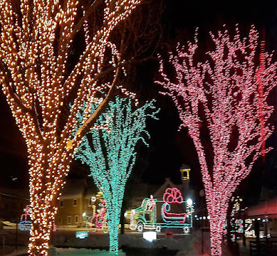Holiday Lights on the Lake at Lakemont Park