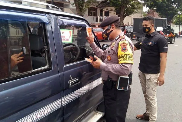 Pembagian Masker di ALun-alun Wonogiri