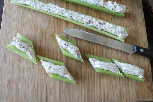 Food Lust People Love: Bacon ranch stuffed celery is an easy appetizer that satisfies our need for crunch! And who doesn’t love cream cheese seasoned with loads of bacon, chives, parsley and plenty of black pepper? It makes the perfect filling for celery, not to mention baked potatoes.