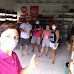 Membros do CNI dando uma geral no interior da Biblioteca Comunitária CNI (BCCNI)