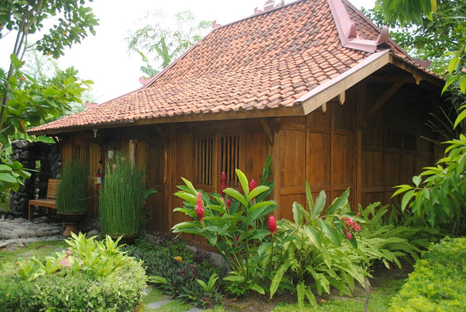 indonesian ancient Rumah Khas Penduduk Jawa Tengah dan DIY