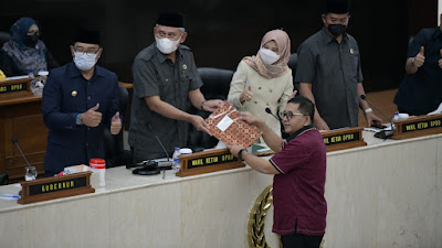  Fraksi di DPRD Jabar Sampaikan Pandangan Umum Terhadap P2ABPB Jabar T.A 2021