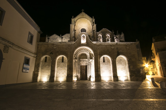 Foto notturna di Matera