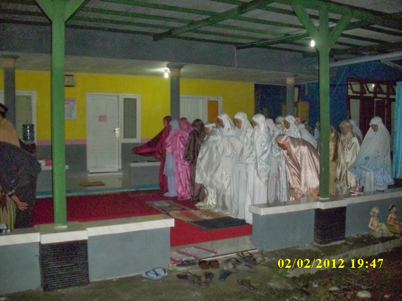 tarawih berjamaah peserta Kursus di VOC kampung inggris pare kediri