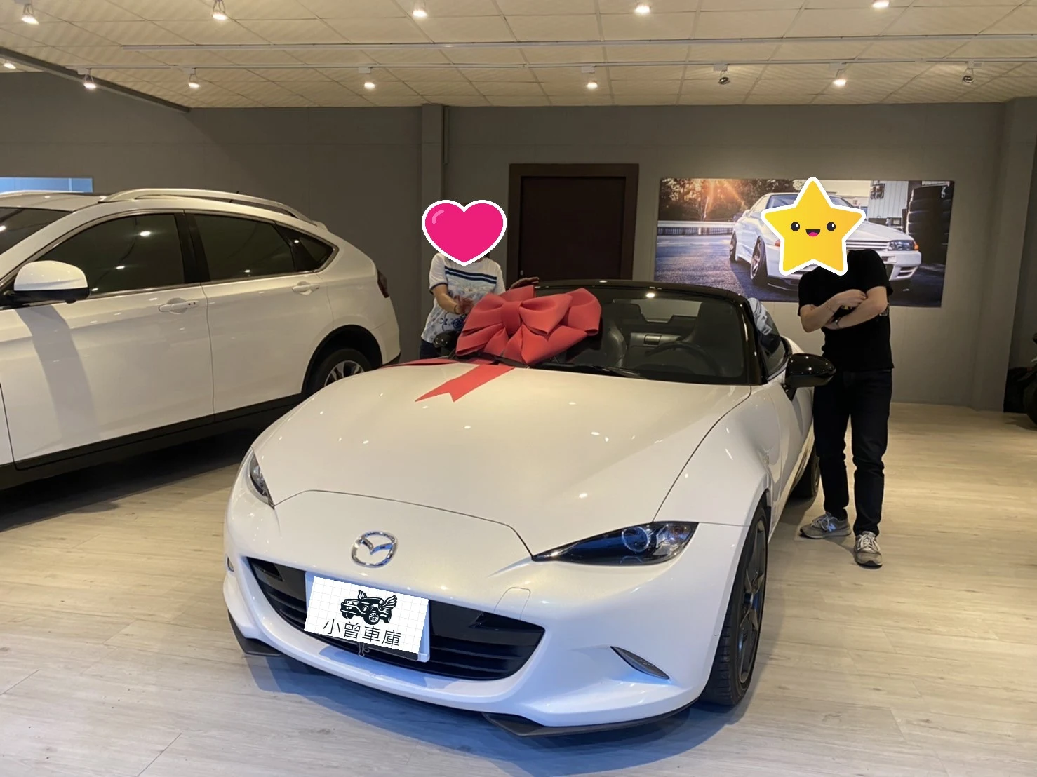 2016年 MAZDA MX-5 2.0 跑5萬公里   來自台南的潘先生在網路看我們有這台 MX-5 ，特地北上來苗栗賞車 ，起初潘先生有點擔心怕很多中古車商喜歡用釣魚車的方式騙人 ，但小曾車庫團隊是絕對不會做這樣的事情 。  所以潘先生來店裡賞車之後 ，車在店內又漂亮、資訊跟網路一樣 、我們都年輕人談吐也很正常 ，相談甚歡 馬上當天就現金結清，過戶開回台南 ，完成近期最快速交車。潘先生真的是超級阿莎力的 !!!  完全展現出南部人的豪爽跟熱情 !以後來北部記得再來店裡坐坐喔 !!