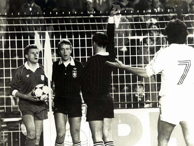 Expulsión del jugador sordo Damir Desnika durante el partido contra el Real Madrid en 1984