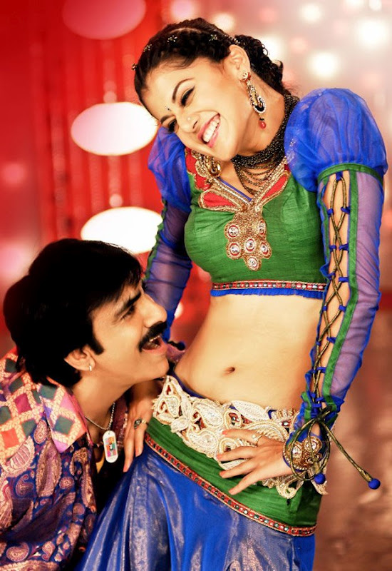 Tapsee Pannu navel in darvu - Tapsee Pannu darvu movie stills - navel show