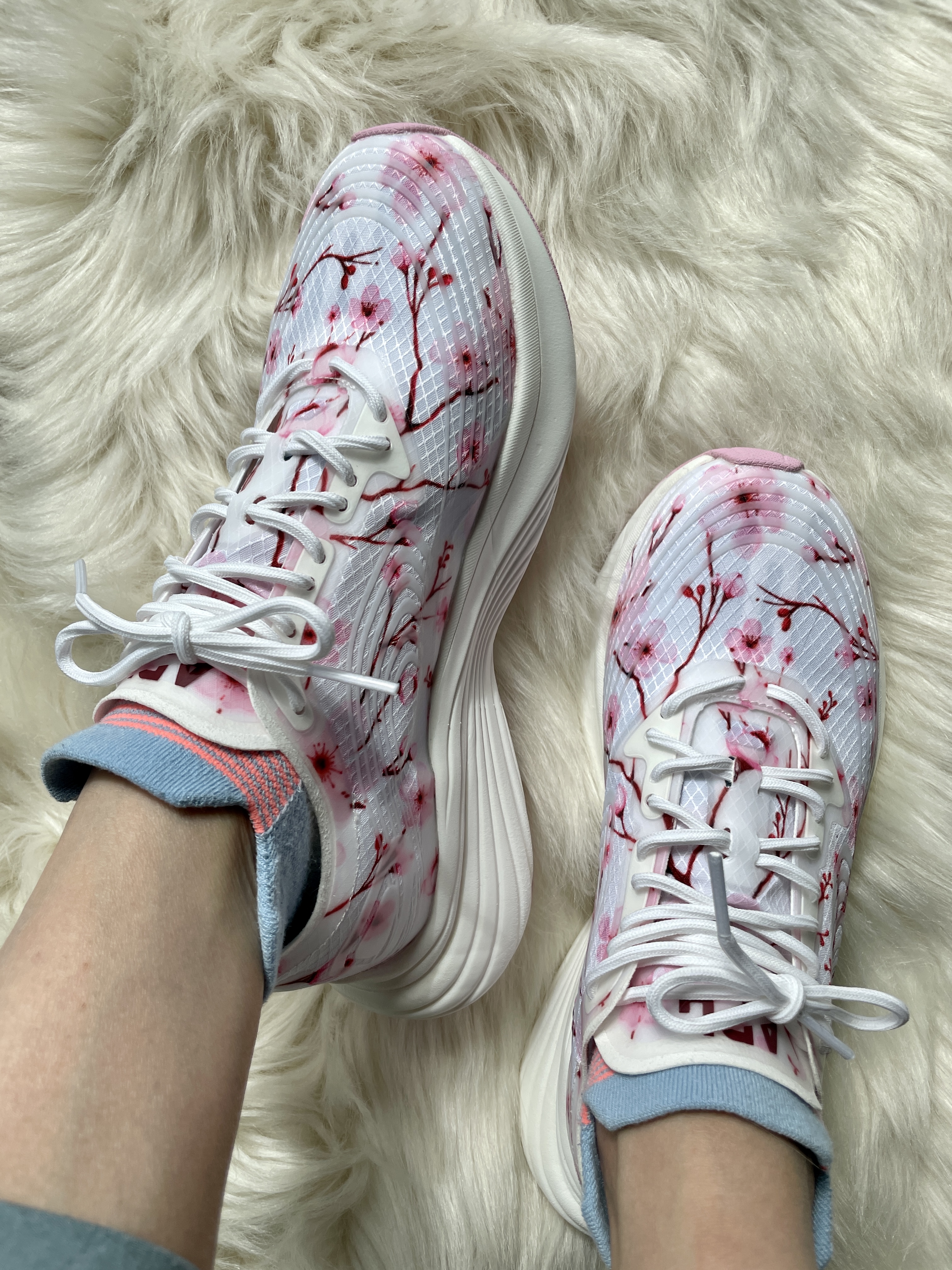 Review! APL Streamline Running Shoe White Cherry Blossom