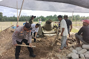 Giat Gotong Royong Kapolsek Nurussalam Membangun masjid Bersama Warga