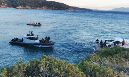 Πόνο και θλίψη σκόρπισε στην ιδιαίτερη πατρίδα του, τον Γοργόμυλο Πρέβεζας ο θάνατος του 49χρονου που πετούσε με το μοιραίο ελικόπτερο που επιχειρούσε στην κατάσβεση φωτιάς στη Σάμο.