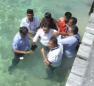 Shafie Apdal Jatuh Ke Laut, Jeti Runtuh di Kampung air Pulau Selakan, Semporna