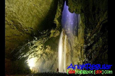 Gaping Gill, Air Terjun Nan Indah di Gua Bawah Tanah