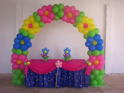 MODELO DE DECORACIÓN CON GLOBOS fiestitainfantil.blogspot.com