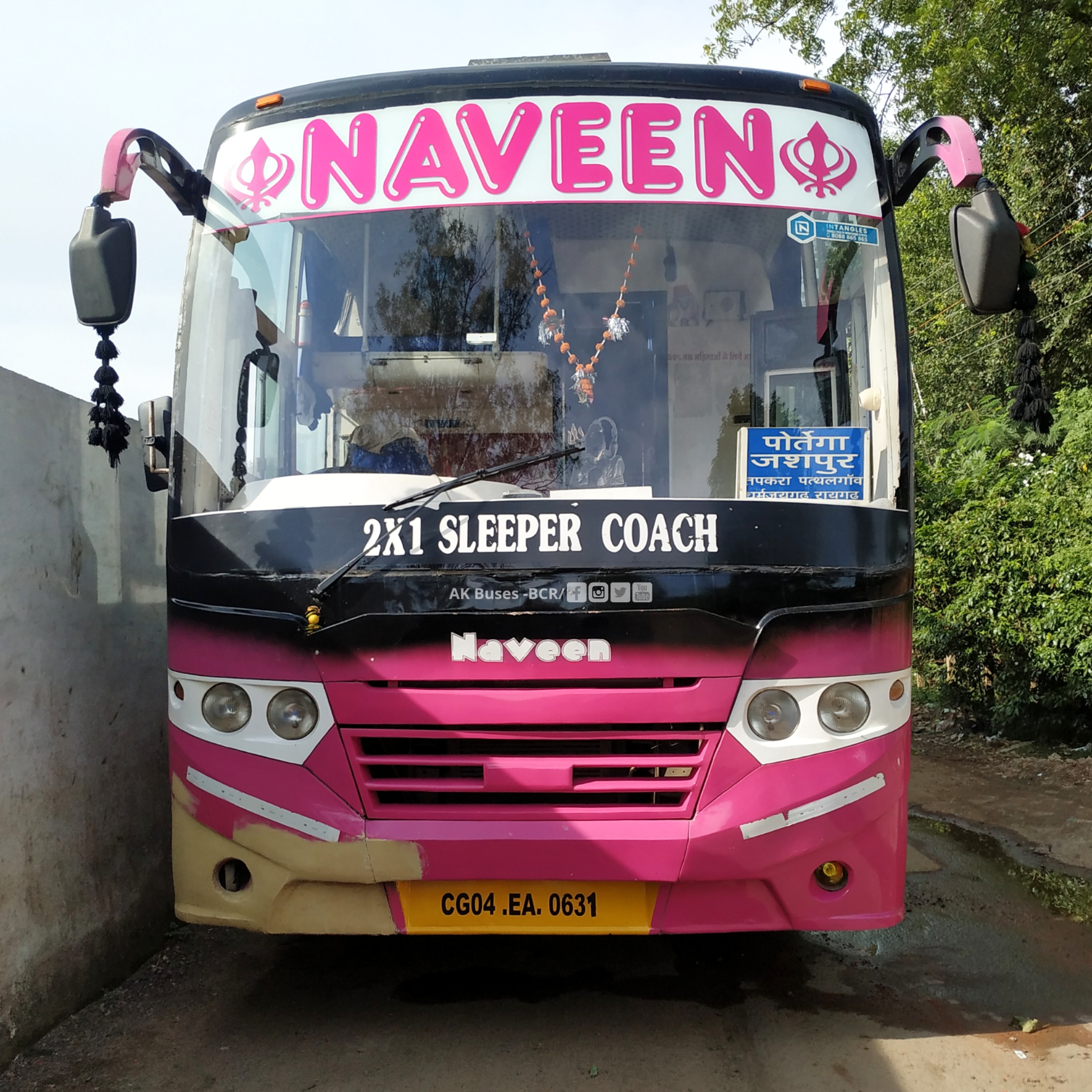Naveen Travels Jashpur AC Bus front view