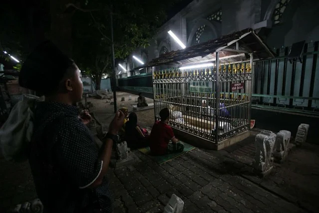 makam sunan ampel