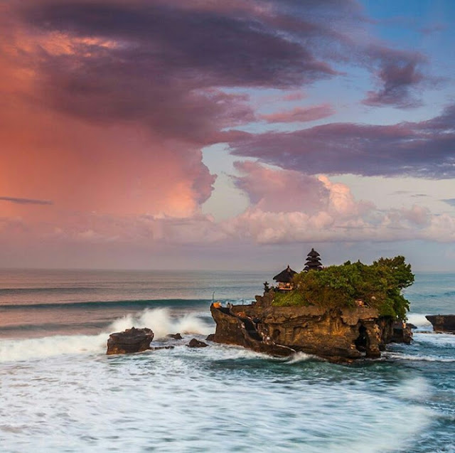 Tanah Lot Tabanan Bali