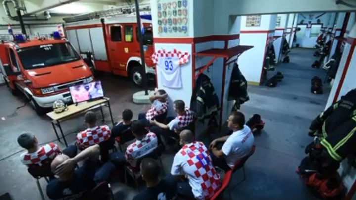 Δείτε το ΒΙΝΤΕΟ με τους Κροάτες πυροσβέστες που έγιναν viral