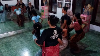 Latihan Gerakkan Dasar Tari Bali
