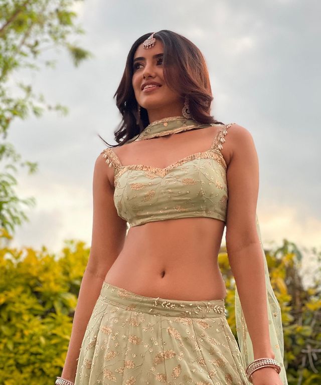 Malvika Sharma nevel