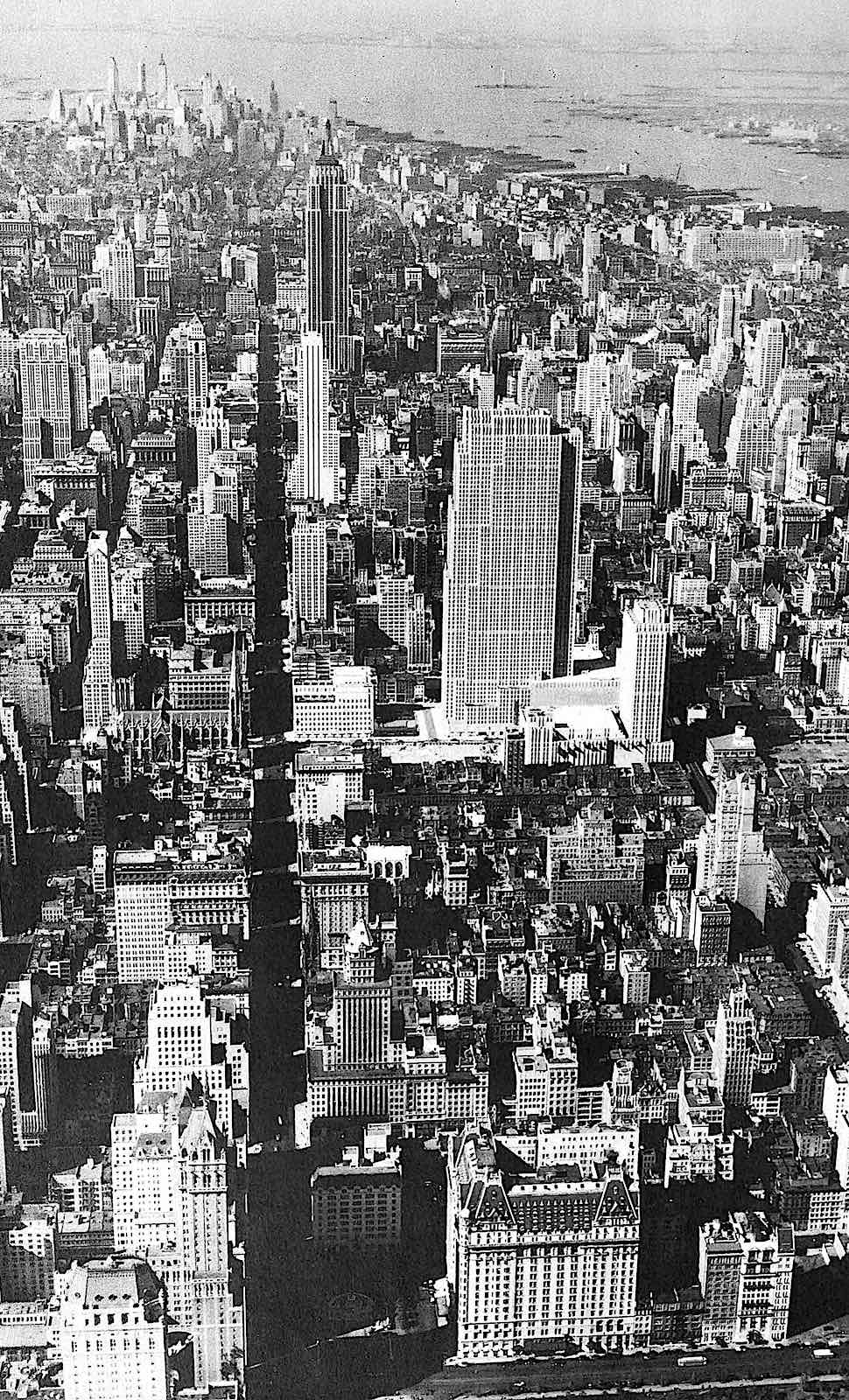 a birdseye photograph of New York in 1931