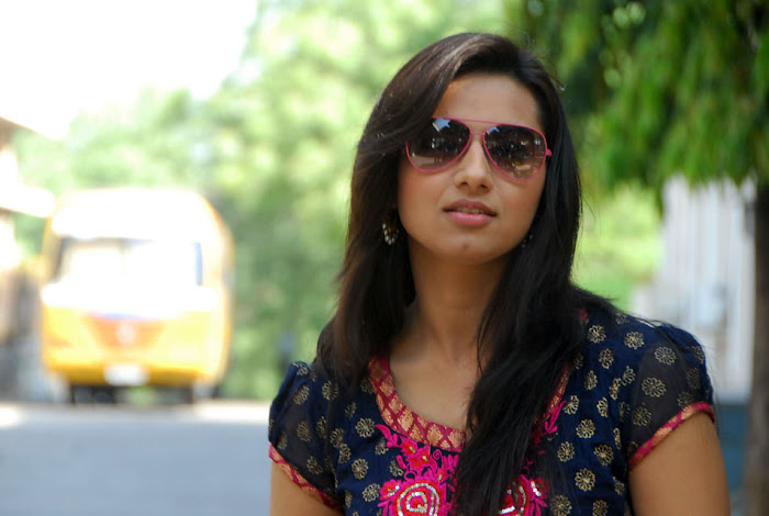 isha chawla in chudithar unseen pics