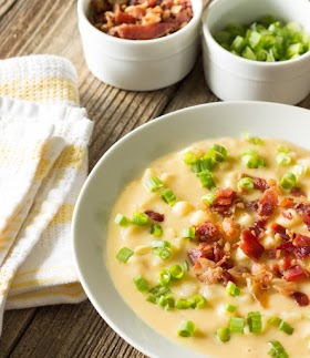 #Recipe : Skinny Crock Pot Loaded Potato Soup