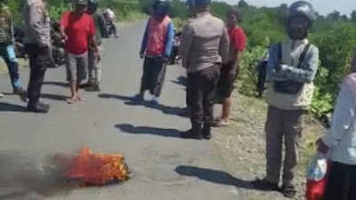 Warga Blokir Jalan Menuju Desa Jayabakti