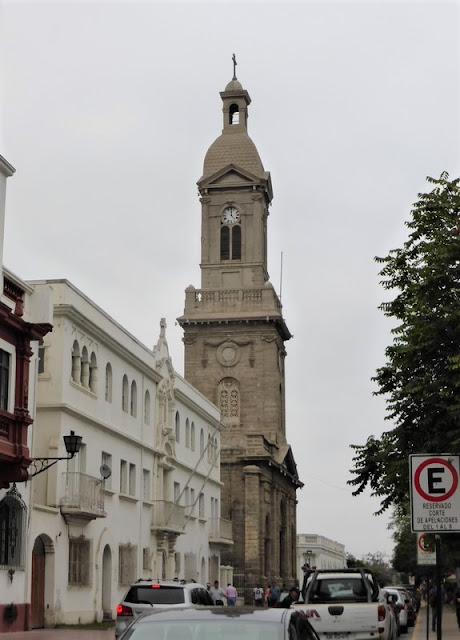 Torre de la Catedral desde la Plaza de Armas de La Serena