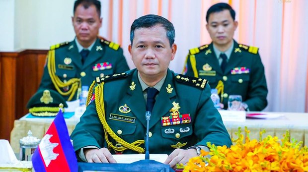  លោក ហ៊ុន សែន ផ្ដល់​មរតក​នយោបាយ​កំសាក​ដល់​លោក ហ៊ុន ម៉ាណែត ជា​បន្ត​បន្ទាប់ 