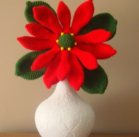 http://amigurumilacion.blogspot.com.es/2014/12/flor-de-navidad-crochet.html?m=0