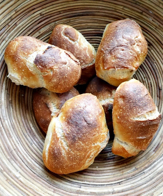 Knusperige Brötchen selbstgebacken mit Zeitplan