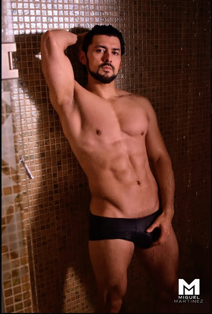 Miguel Martinez desnudo