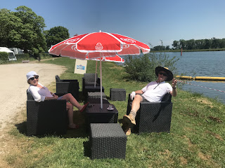 Pas d’eau ni électricité sur le ponton mais douche et toilettes au camping.
