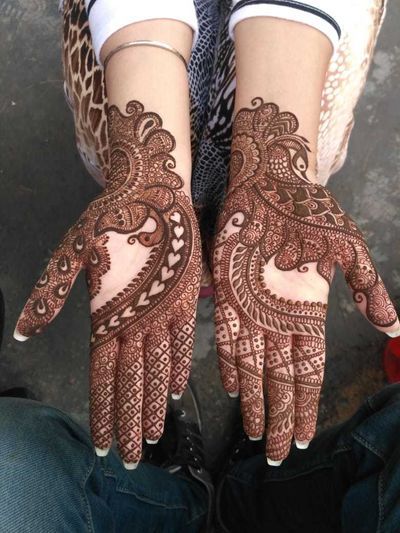 front hand mehndi design