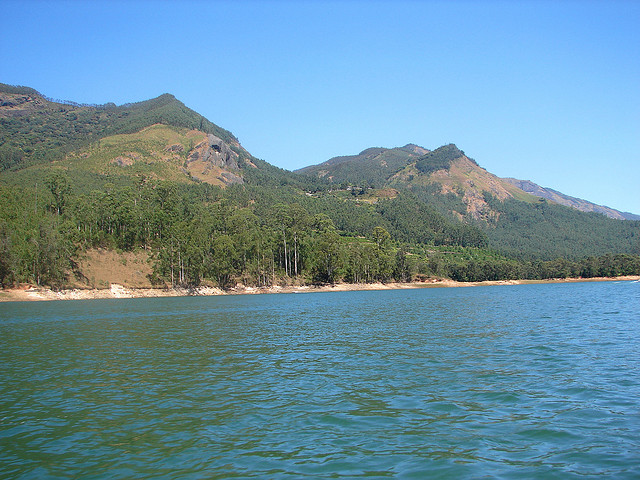 munnar lake: Book Munnar holiday package