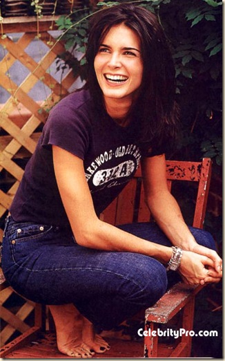 angie_harmon_208