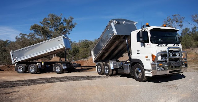 Mobil Truk Pasir HINO