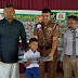 தெல்தெனிய, றங்கல நாவலர் வித்தியாலய மாணவர்களுக்கு பாடசாலைப் பைகள் வழங்கி வைப்பு