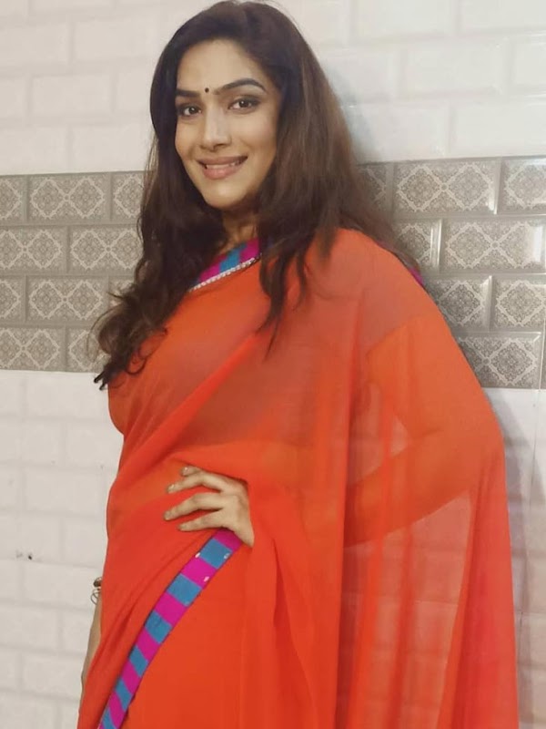 Anaya Soni saree hot actress