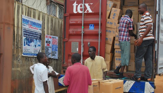 Envían cargamento de Biblias a Nigeria 